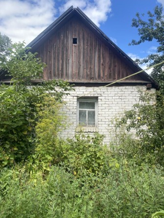 Продам ветхій будинок з земельною ділянкою  в центрі  села Глибочиця - фото 1