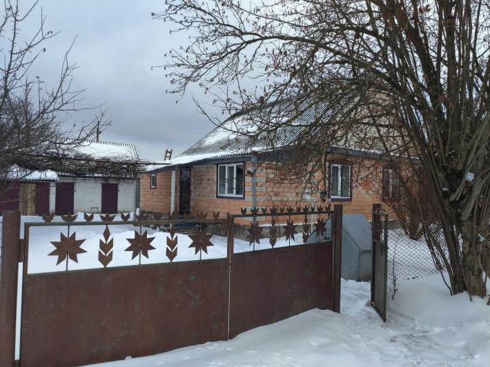Продається будинок, загальною площею з присадибною ділянкою 0,1 га - фото 1