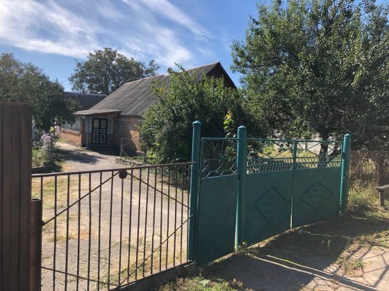 Продається будинок в центрі Черняхова