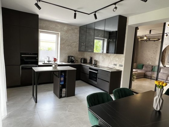 Продаж американки Минай