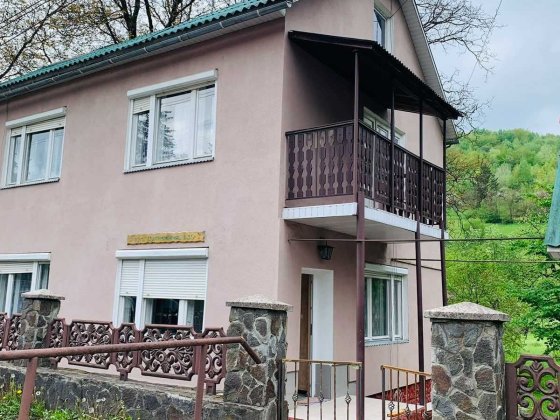 Оренда Продаж садиби в курортному місці Поляна Закарпатської області Русская Поляна