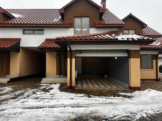 Продається котедж у місті Тячів Тячев