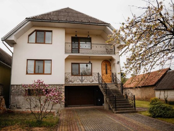 Продається житловий будинок Тячів