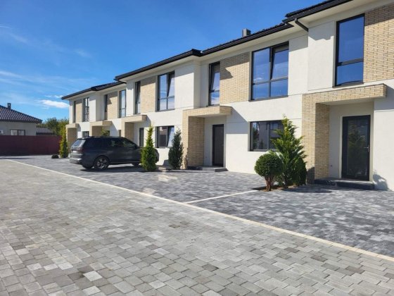 Продаж Таунхаусу в ближньому Минаі ,з центр. комунікаціями Минай