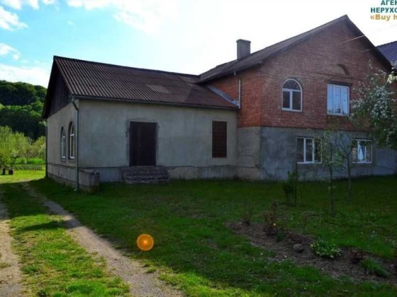 Продаж будинку в Сваляві частково з ремонтом з великим  садом Свалява