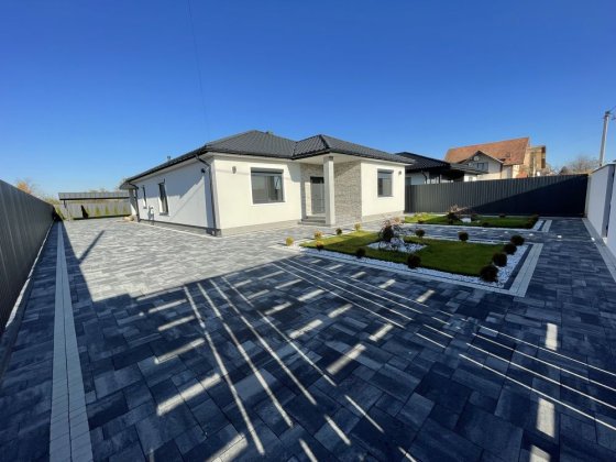 Продаж будинку на етапі будівництва Минай