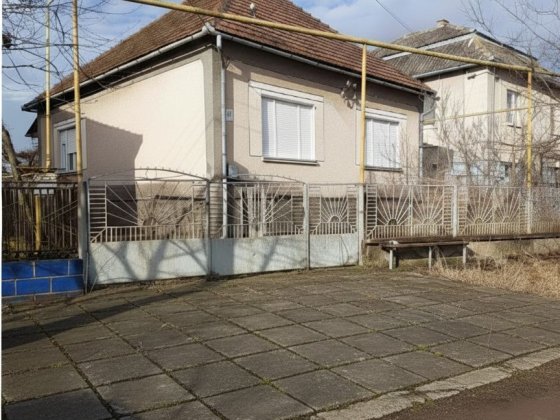 Будинок біля набережної в Великій Доброні Сторожниця