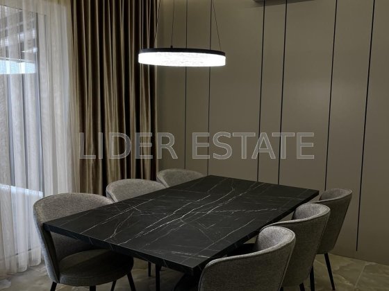 Продаж 5 кімнатного таунхауса в Таунхаус Віледж, Сторожниця Сторожниця