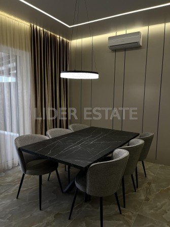 Продаж 5 кімнатного таунхауса в Таунхаус Віледж, Сторожниця - фото 1