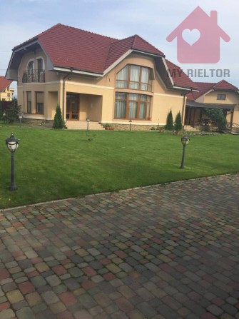 Продаж просторого будинку з басейном! - фото 1