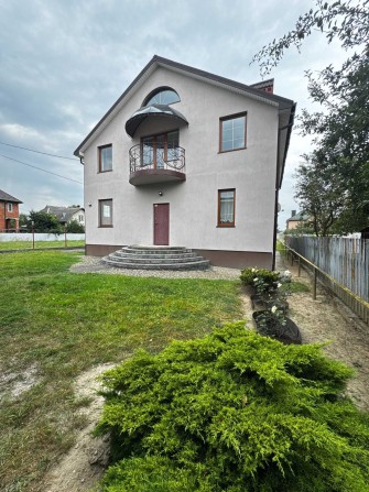 Продам новий будинок з ремонтом 245м2/10соток в Крихівцях. - фото 1