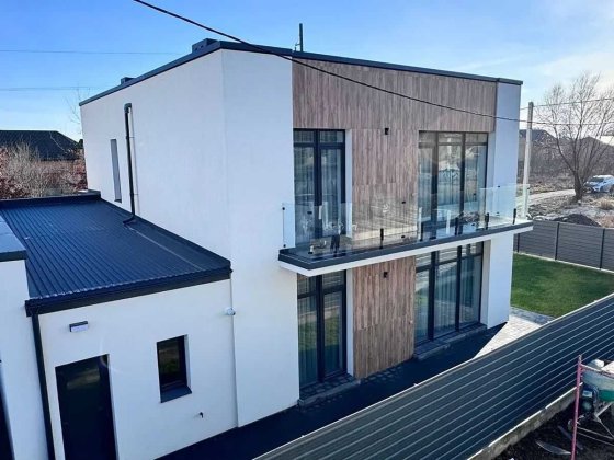 Продаж сучасного двоповерхового будинку з дизайнерським ремонтом Крихівці