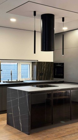 Продаж двоповерхового будинку з сучасним проектом ремонтом та меблями - фото 1