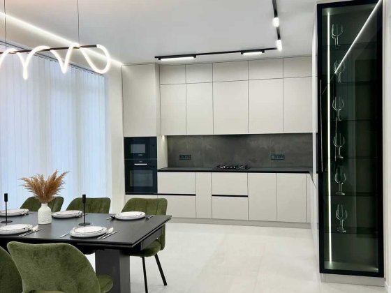 Укомплектований будинок з дизайнерським ремонтом та меблями Крихівці