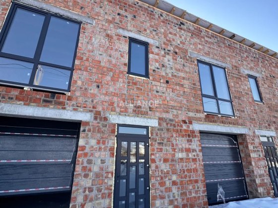 Дуже якісний таун за вигідною ціною ! Крихівці