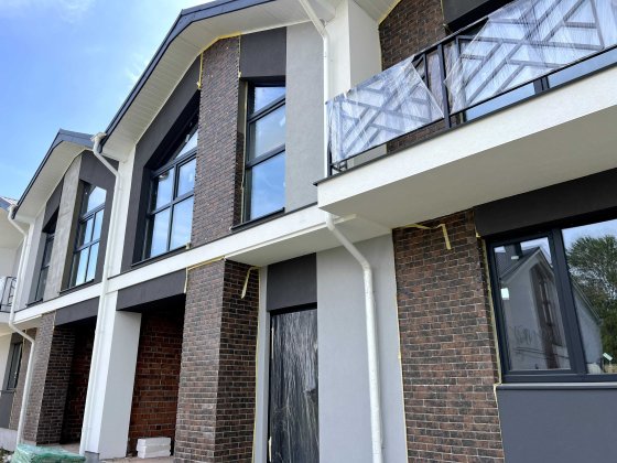 Продається дуплекс площею 142м2 з гаражем та ділянкою Угорники