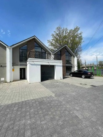 Зданий таунхаус з гаражем в екологічно чистій частині міста. +гараж - фото 1