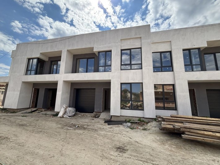 Продається таунхаус 135м².Ділянка 2сот. Угорники. Сирець. Комунікації - фото 1