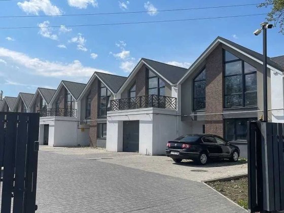 таунхаус в Угорниках готовий до ремонту Угорники