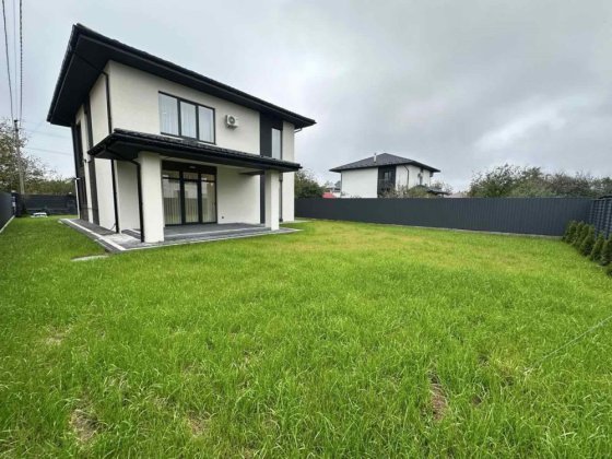 Будинок  з сучасним ремонтом під ключ Крихівці