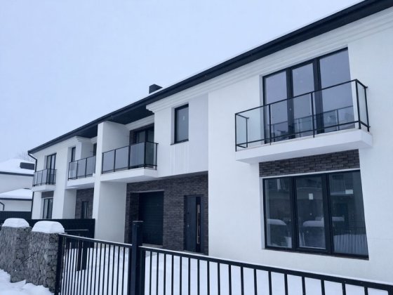 Таунхаус біля міста з ділянкою, гаражем та КОТЛОМ у котежному містечку Волчинец