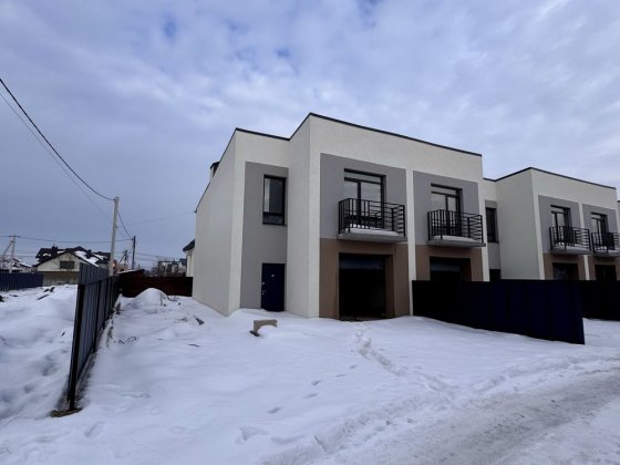 Продається готовий кутовий таунхаус з ділянкою 3 сотки у Крихівцях Крихівці