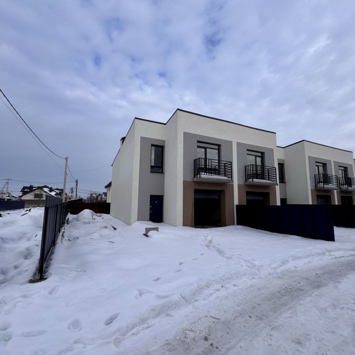 Продається готовий кутовий таунхаус з ділянкою 3 сотки у Крихівцях - фото 1