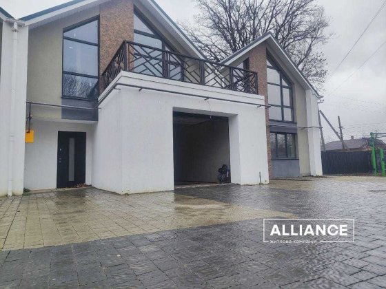 Продається зданий таунхаус  з гаражем Угорники