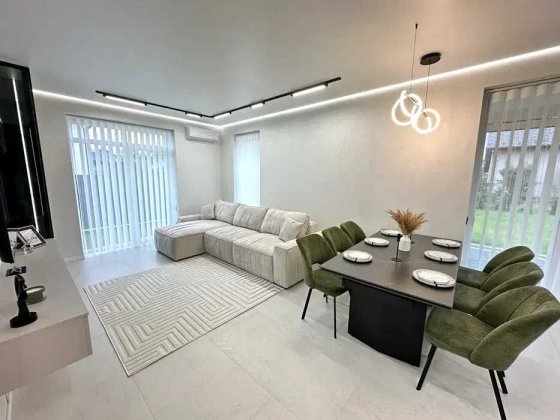 Продаж ОСОБНЯКА з якісним Авторським РЕМОНТОМ на початку Крихівців! Крихівці