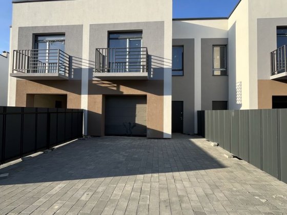 Продається готовий до ремонту таунхаус з гаражем в Крихівцях Криховцы