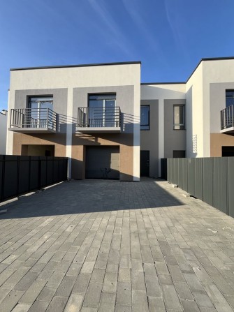 Продається готовий до ремонту таунхаус з гаражем в Крихівцях - фото 1