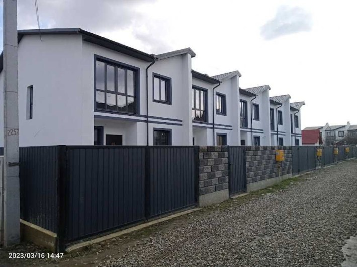 Продаж ЦЕГЛЯНОГО таунхауса з міськими комунікаціями - фото 1