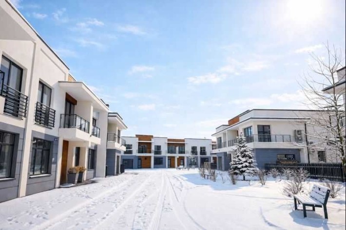 Продаж 2 поверхового таунхауса з ділянкою, 127м2, 4 кімнати. - фото 1