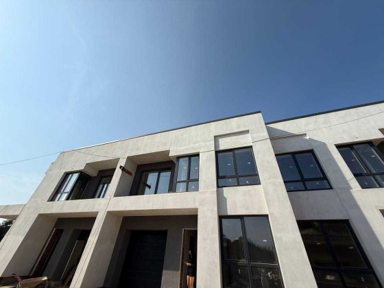 Продаж таунхаусі с Угорники Угорники