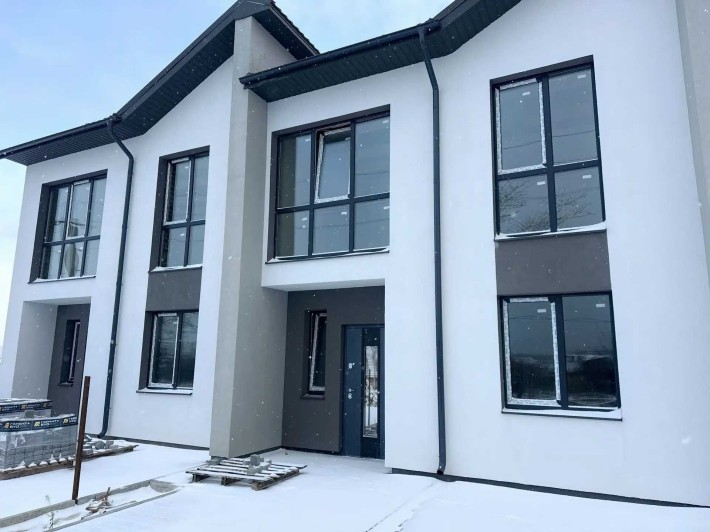 Таунхаус поруч з містом за хорошою ціною - фото 1