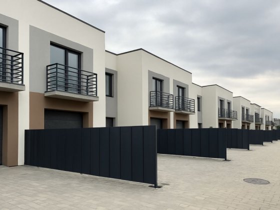 Таунхаус з гаражем Готовий до ремонту.Підведені всі комунікації Крихівці