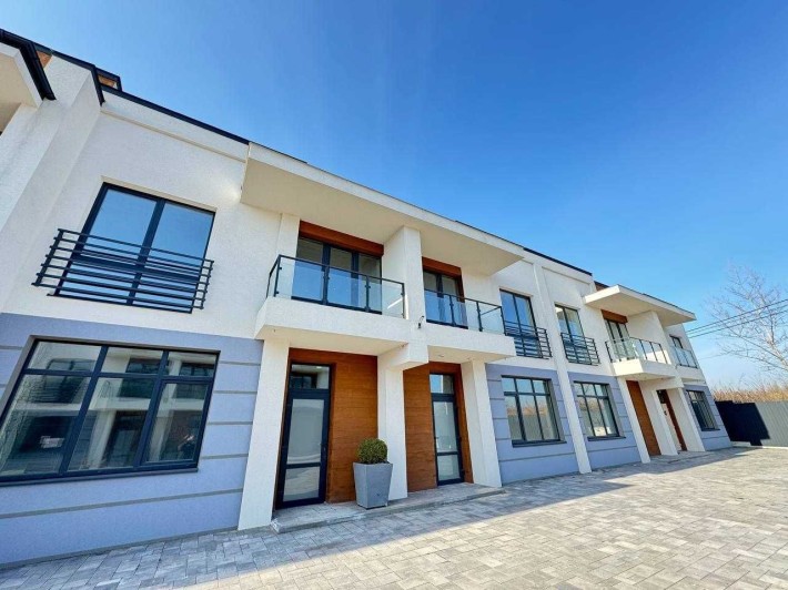 Акція! Продається ТаунХаус в закритому Котеджному Містечку біля річки! - фото 1