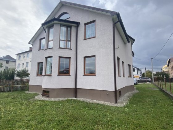 Будинок з ремонтом. Крихівці Крихівці