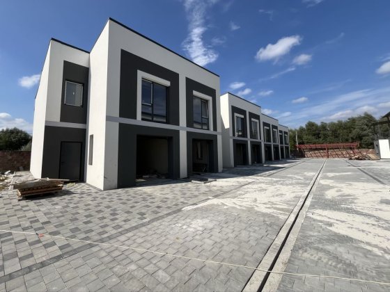 Продається готовий до ремонту таунхаус в Вовчинця Волчинец