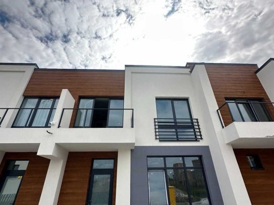 Готовий таунхаус 120 м² з балконом і ділянкою 1,5 сотки, Вовчинець Волчинец