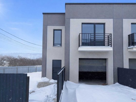 Продається ЗДАНИЙ ЗОВНІШНІЙ таунхаус біля річки та гір/Ділянка 3 сотки Волчинец