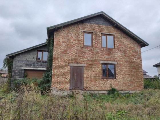 Продаж будинку в стані сирця з земельною ділянкою Криховцы