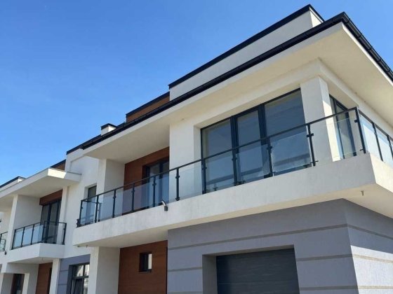 Продається Дуплекс готовий до ремонту з гаражем та бічною ділянкою Волчинец