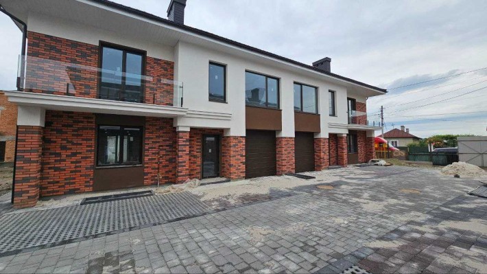 Дуплекс в закритому містечку у с.Вовчинець - фото 1