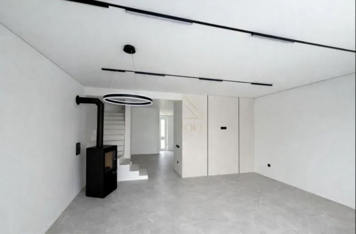 Продам Сучасний Таунхаус з ремонтом в затишній та зручній локації!!! - фото 1