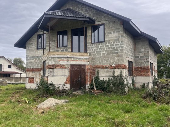 Продається будинок у Надвірній на обізній, другий ряд від дороги Надвірна