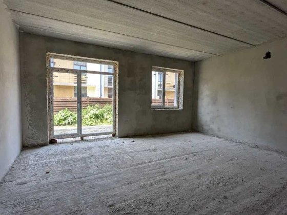 Готовий  до ремонту  Таунхаус Крихівці