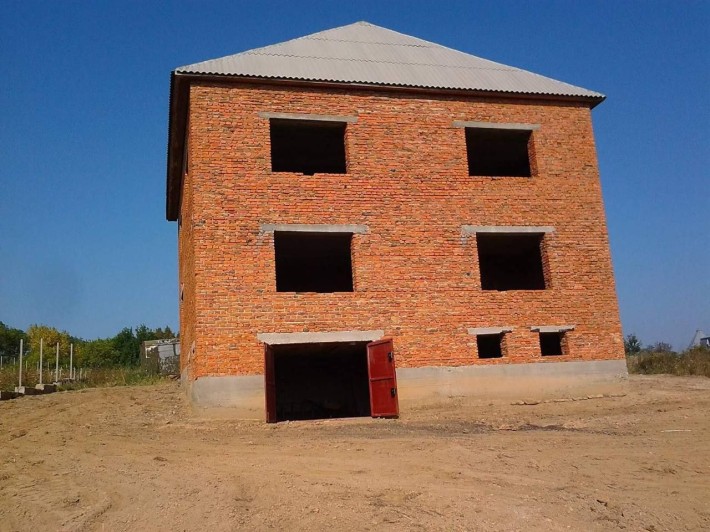 Продаж 2 поверхового будинку з гаражем і ділянкою - фото 1