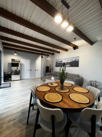 Будинок поблизу міста - фото 1