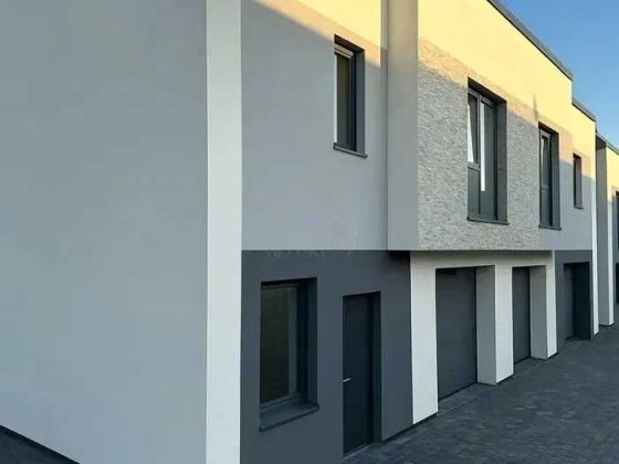 Продаж таунхаусів з гаражем 144м2, в містечку закритого типу Угринов